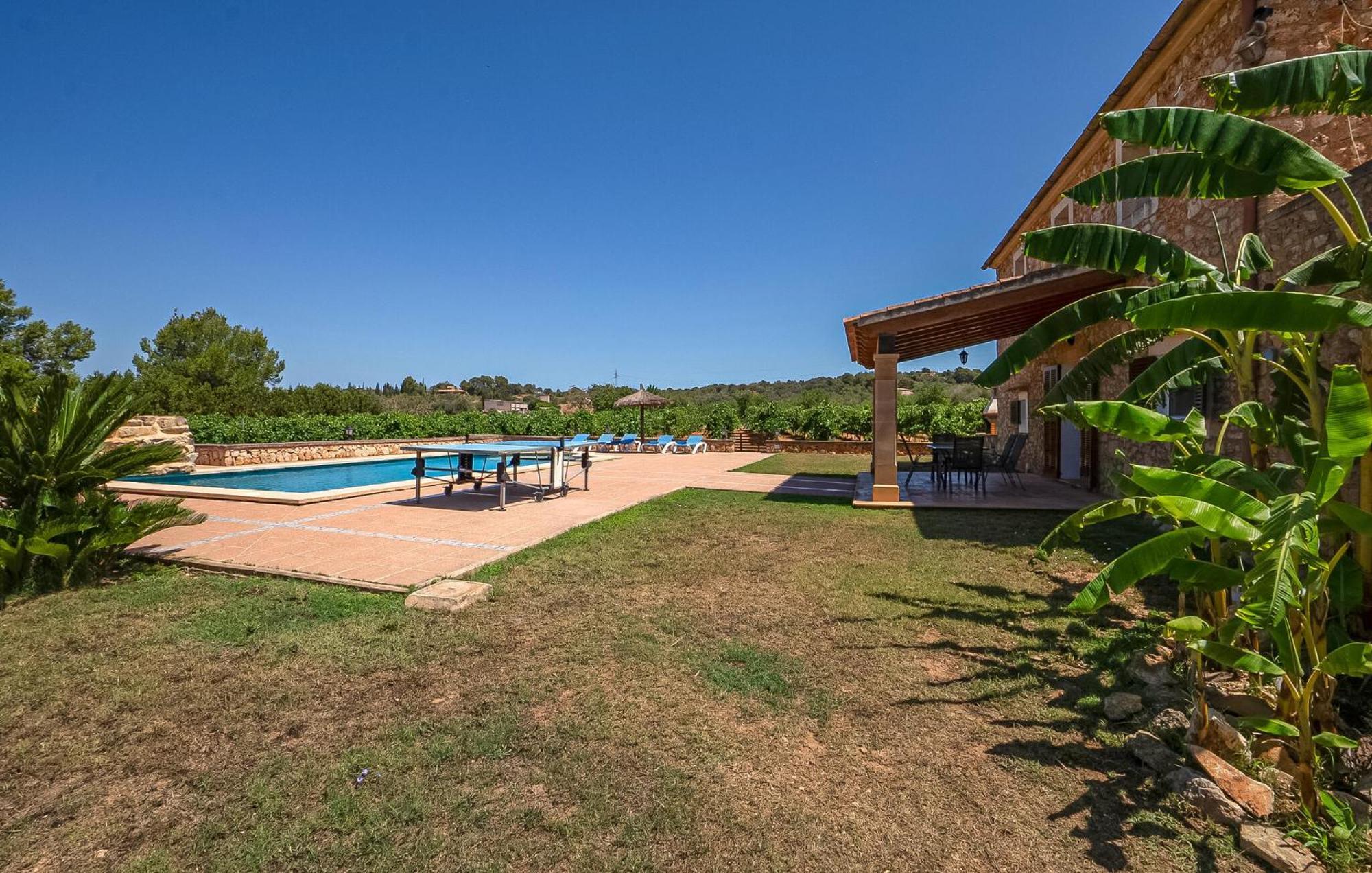 Cozy In With Outdoor Swimming Pool *