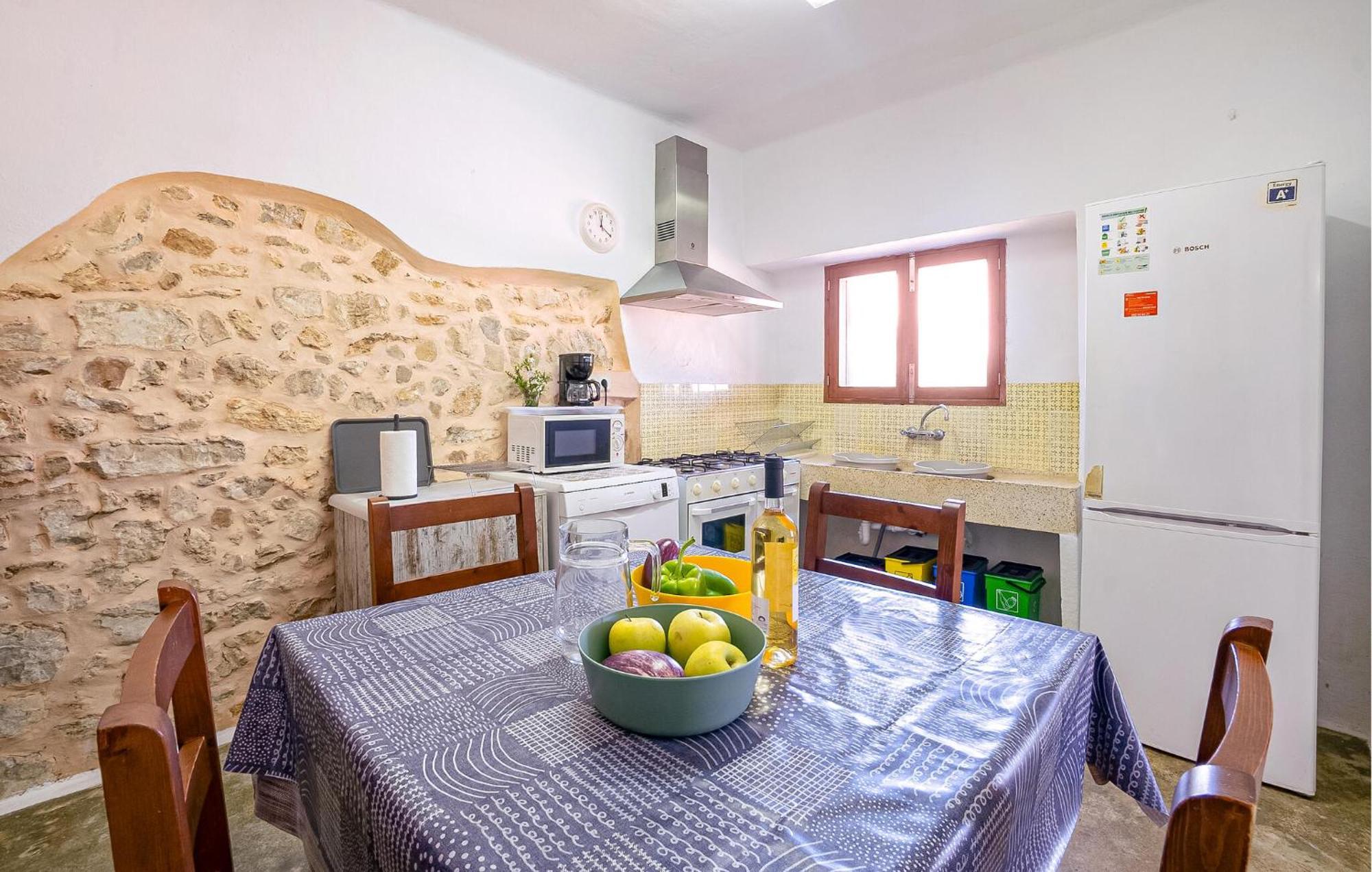 Vakantiehuis Cozy In With Outdoor Swimming Pool
